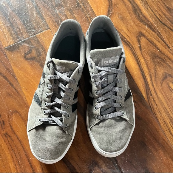 Adidas men’s size 10 gray and black tennis shoes - Picture 1 of 6